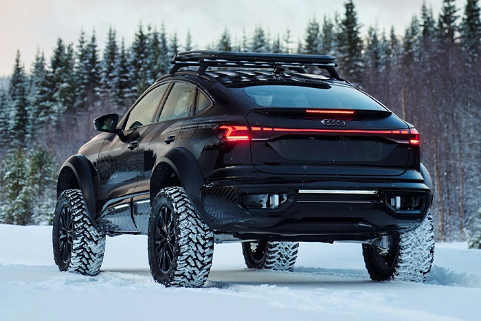 Audi Q6 e-tron offroad achterkant