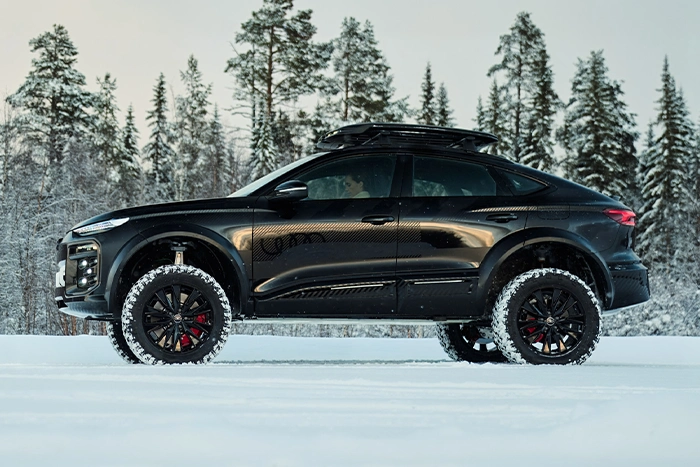 Audi Q6 e-tron offroad zijkant