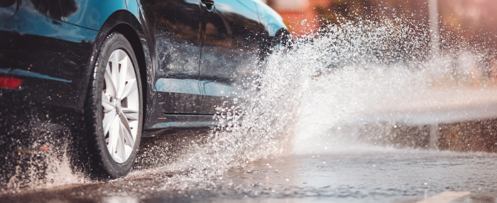 Moet de onderkant van de auto schoongehouden worden?