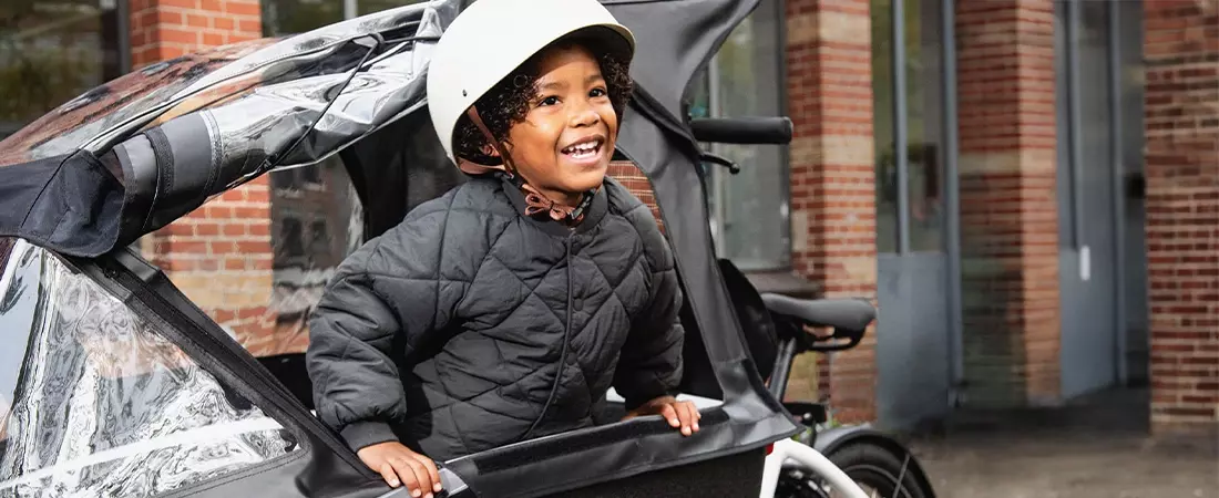 Op de elektrische bakfiets in de winter