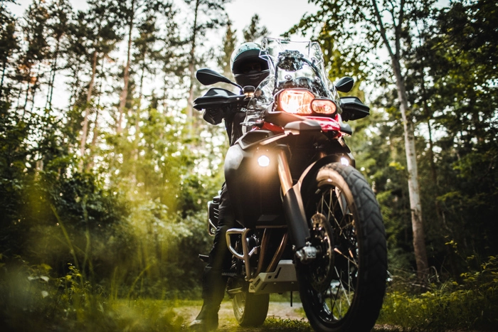 Met de motor door het Veluwse bos 