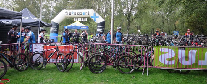 Broekhuis Lageveldtour Fietssport boog, start/finisch