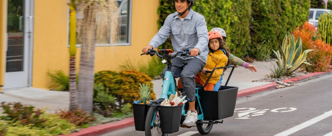 Trek Fetch+ 2 longtail e-bike met bepakking en passagier