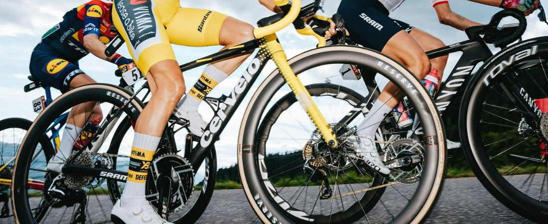 TJV rijder Ferrand-Prevot in gele trui tijdens Tour des Femmes op Cervelo R5