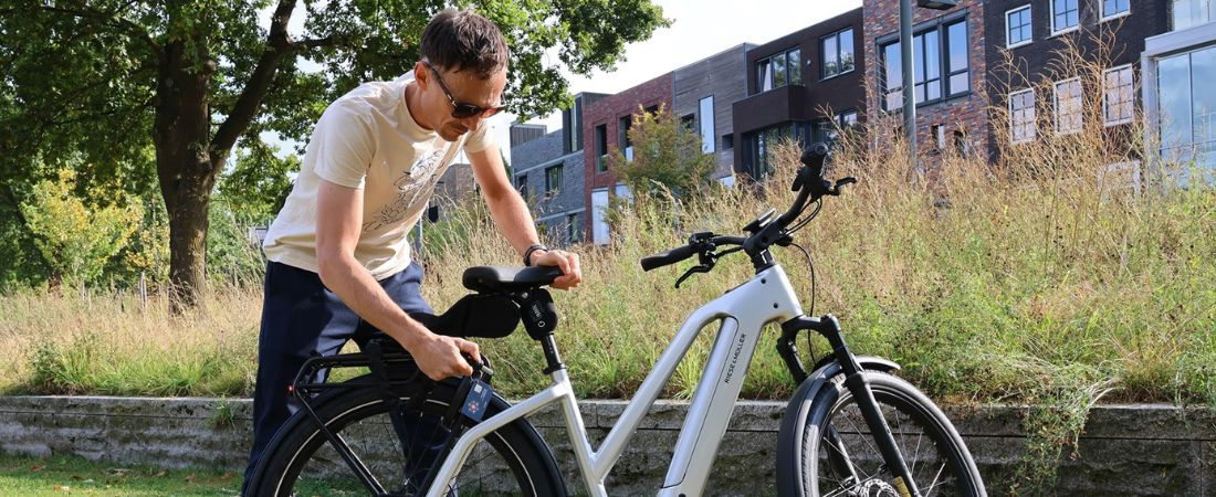 Riese & Müller Chsrger5 met zadeltas voor het kettingslot