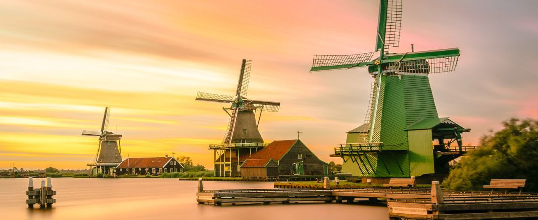 Uniek Nederlands landschap met water en molens