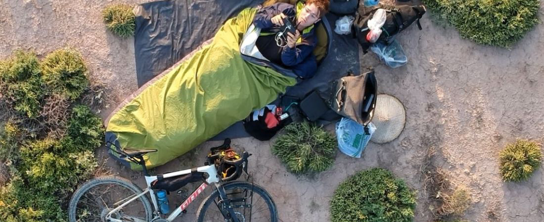 Josh Reid op Giant Revolt bikepacking alle benodigdheden