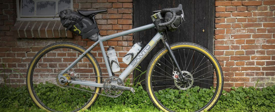 Santos Gravelmaster bikepacking fiets on the road