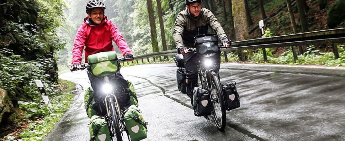Ortlieb fietstassen tijdens trekkingtocht in de regen