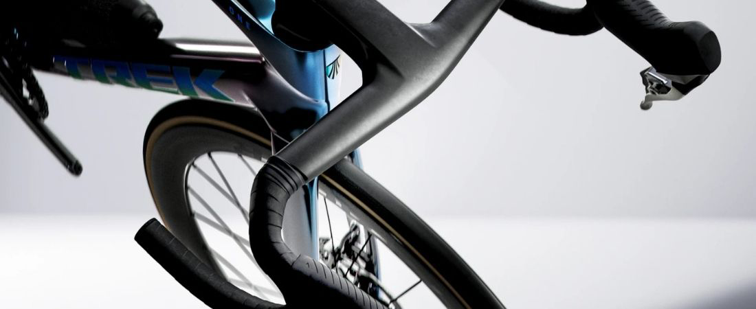 Trek Madone Gen 8 beautyshot Interstellar close-up