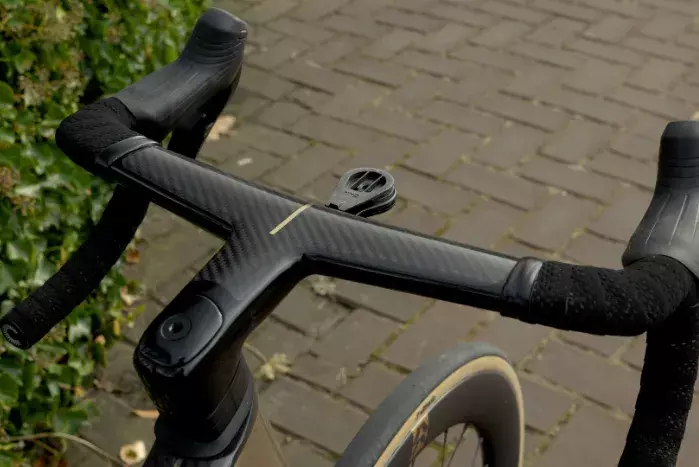 Cannondale SuperSix EVO 1 Platinum met SystemBar Road cockpit