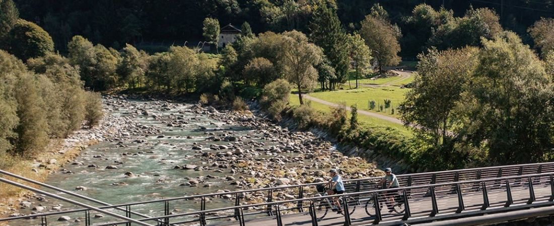 Cube Kathmandu Hybrid trekking e-bike action