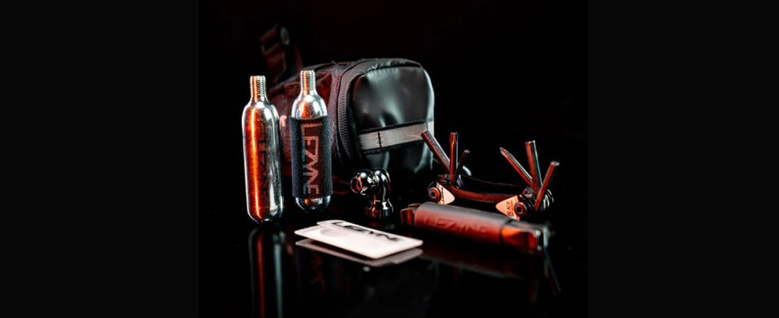 lezyne-m-caddy-co2-zadeltas-met-inhoud