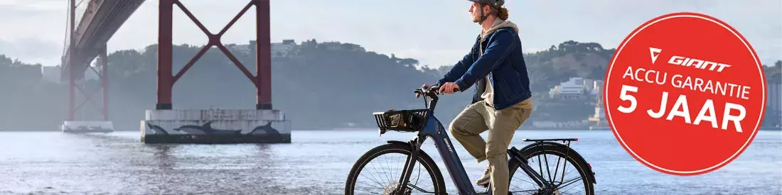 Giant NewTour E+ lifestyle met 5year accugarantie label