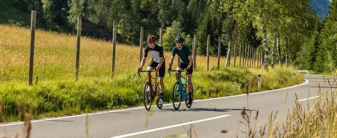 Cube Attain alloy racefiets action