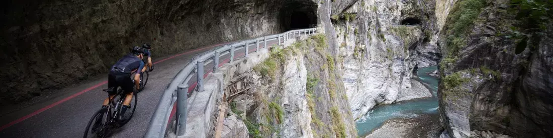 Giant TCR Advanced climbing bike action in the mountains